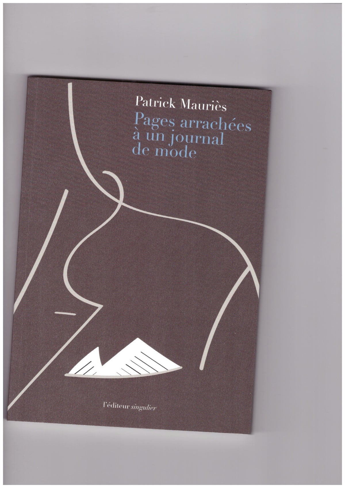 Pages arrachées à un journal de mode