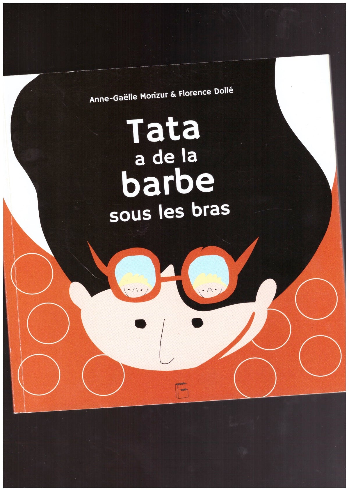 Tata a de la barbe sous les bras