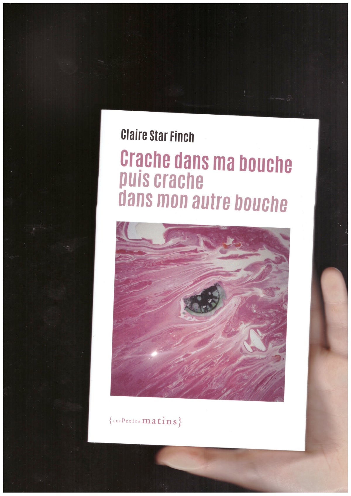 Crache dans ma bouche puis crache dans mon autre bouche