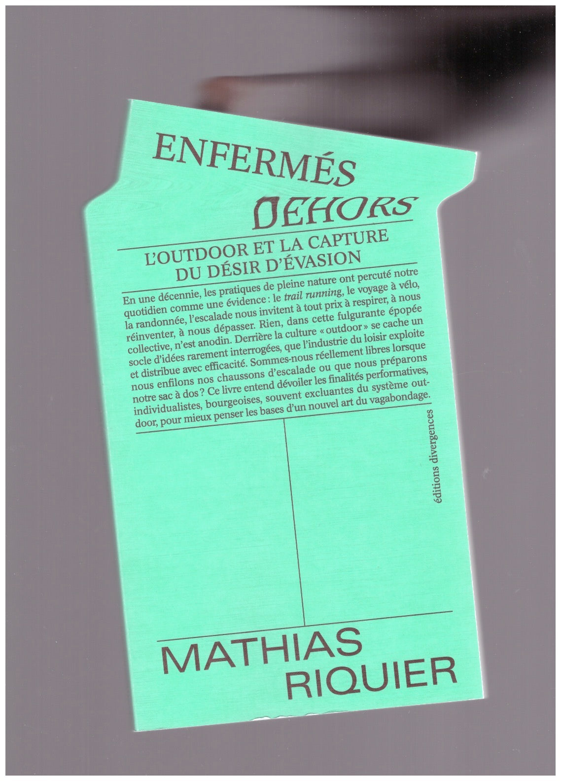 Enfermés dehors : l'outdoor et la capture du désir d'évasion